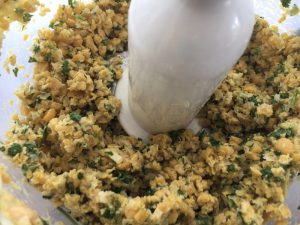 Homemade Cilantro Hummus - Blend your Ingredients 2