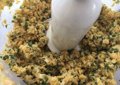 Homemade Cilantro Hummus - Blend your Ingredients 2